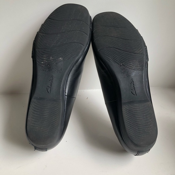 Clarks genuine Leather Black loafers - Picture 5 of 6